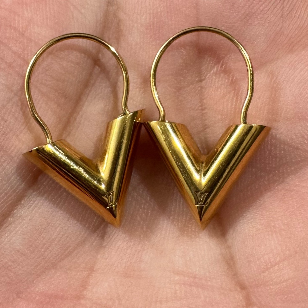 Louis Vuitton Essential V-Hoop Earrings